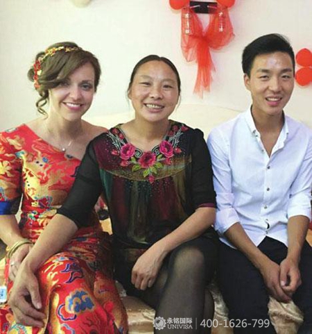 屌絲逆襲！四川男子成功迎娶英國美女歌手