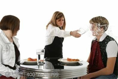 在加拿大，不給小費(fèi)后果會(huì)很嚴(yán)重